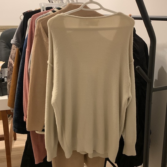 NWOT Wilfred women’s size m cashmere sweater Aritzia - Picture 4 of 4